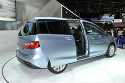 Семейный автомобиль Mazda 5