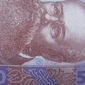 Курс гривны под конец недели продолжил падать к евро и канадскому доллару