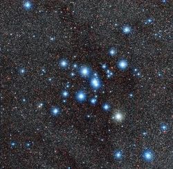 Обсерватория La Silla опубликовала снимок яркого скопления звезд Messier 7