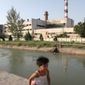Работники Бекабадского цементного завода в Узбекистане два месяца не получают зарплату