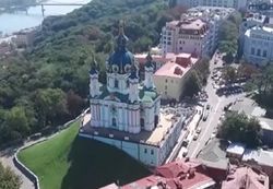В Киеве забросали камнями офис «Альфа-банка»