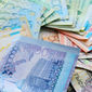 Курс тенге на Форекс падает  к юаню, рублю и евро