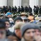 Протестующие у Верховной Рады объявили о блокаде бизнеса Порошенко