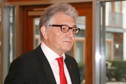 Омбудсмен Германии вынужден отказаться от визита в Россию