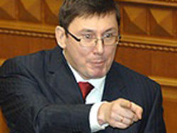 Луценко обещает покончить с неприкосновенностью нардепов поэтапно