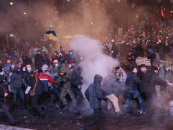 Посольство Узбекистана в Киеве советует не спорить о политике и не фотографировать Майдан