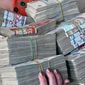 С учащихся школ Узбекистана собирают деньги, чтобы не отправлять на хлопок учителей