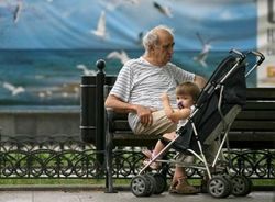 Японцы массово отказываются от секса, население страны быстро сокращается