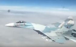 Су-27 с ракетами оказался в 1,5 м от самолета-разведчика США