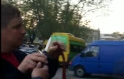 В Тбилиси байкеров из РФ заставили срезать ножом георгиевские ленты