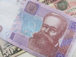 Курс гривны падает к франку, евро и иене