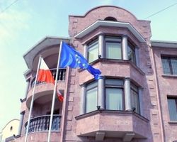 Польша срочно эвакуирует сотрудников консульства в Севастополе 