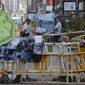 Баррикады протестующих в центре Гонконга частично разобраны