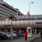В аэропорту Каира искали бомбу в посылке для США