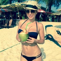 Ани Лорак удивила фото ню с мужем на отдыхе