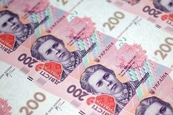 Официальный курс гривны к евро упал ниже 18