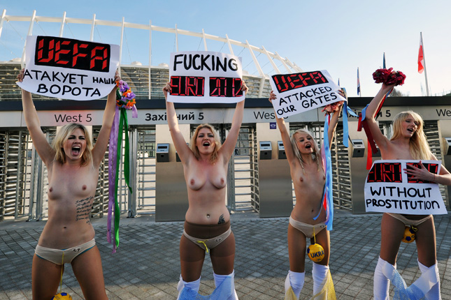 голые активистки femen