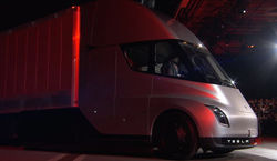 Электротягач от Tesla будет выпускаться в 2019 году 