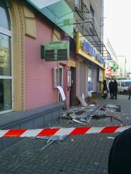 В Киеве взрывом поврежден фасад российского банка