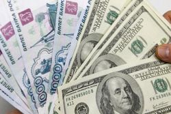 Россияне устали метаться между рублем и долларом 