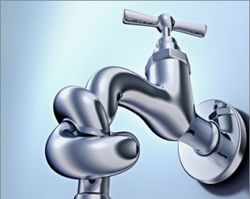 Жителей Крыма заставляют платить за воду, которой нет