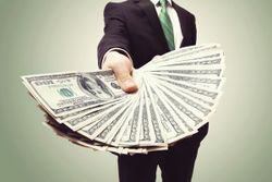 Цены на нефть вынуждают Эр-Рияд впервые взять кредит на внешнем рынке