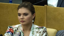 Алина Кабаева досрочно сняла депутатские полномочия