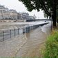 В Париже река Сена вышла из берегов