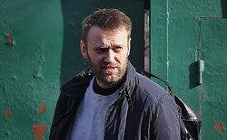 Абрамович и Усманов тоже должны попасть под санкции Запада – Навальный