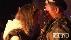 В российском Екатеринбурге торжественно проводили добровольцев в Новороссию