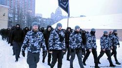 На улицах Украины появились "национальные дружины"