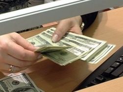 Украинские банки стали взимать военный сбор при обмене валюты