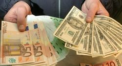 Евро укрепляется к доллару на Forex до 1.3288