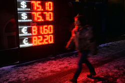 Силуанов говорит о стабильности рубля, Bloomberg – о валютных войнах