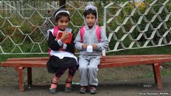 В Кыргызстане с годами сокращается количество узбекских школ