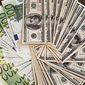 Евро укрепился к доллару США