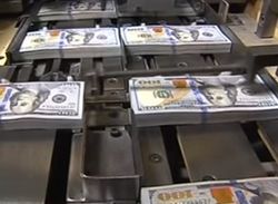 Мигранты перечислили в Украину почти 11 млрд долл, треть из Польши
