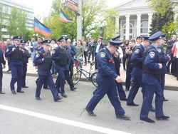 Управления милиции Донецка и Луганска отправили в Мариуполь и Сватово