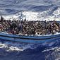У берегов Ливии затонуло судно с 700 мигрантами