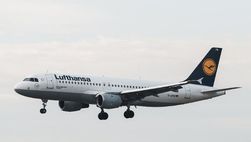 Самолет Lufthansa
