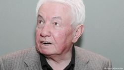 Политика России напоминает маятник – Войнович