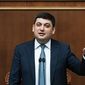 Треть дорог Украины строится некачественно – Гройсман