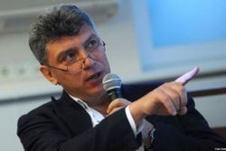 Немцов прокомментировал "путинский митинг" в Москве