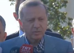 Повысилось давление: Эрдоган упал в обморок во время молитвы