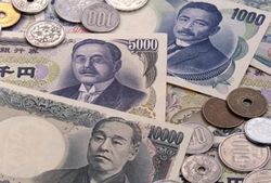Курс доллара укрепился к иене на 0,22% на Форекс после заседания Банка Японии