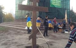 В Харькове снова появился крест: теперь не на Ленине, а возле него