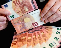 Новая купюра 10 евро запущена в оборот 