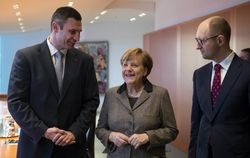 Санкции против украинской власти не обязательны, - Меркель