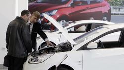 Почему россияне ринулись покупать автомобили?