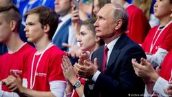 Путин встречается с молодежью